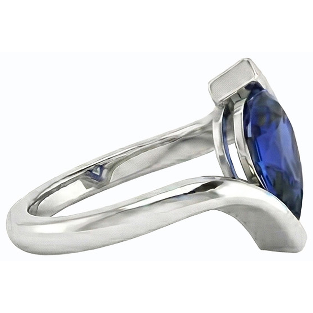 echter pear diamant 2Karat ring auf Weiß