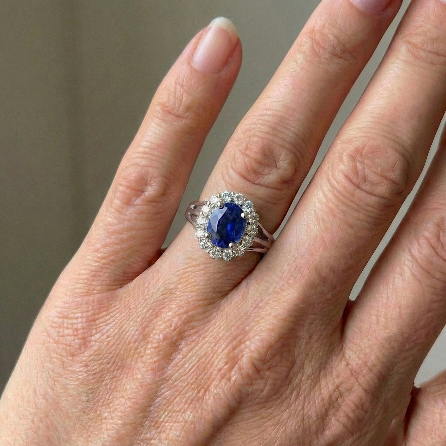 echter oval diamant 2.40Karat ring mit Diamantbesatz