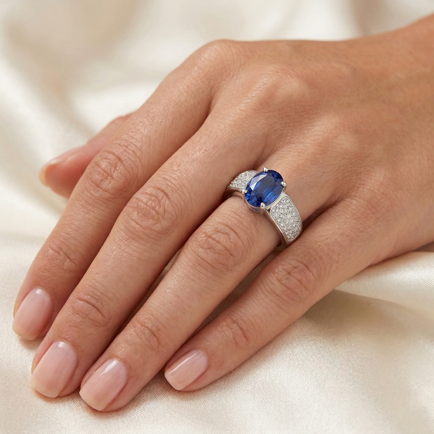 echter oval saphir 4.40Karat ring mit Diamantbesatz