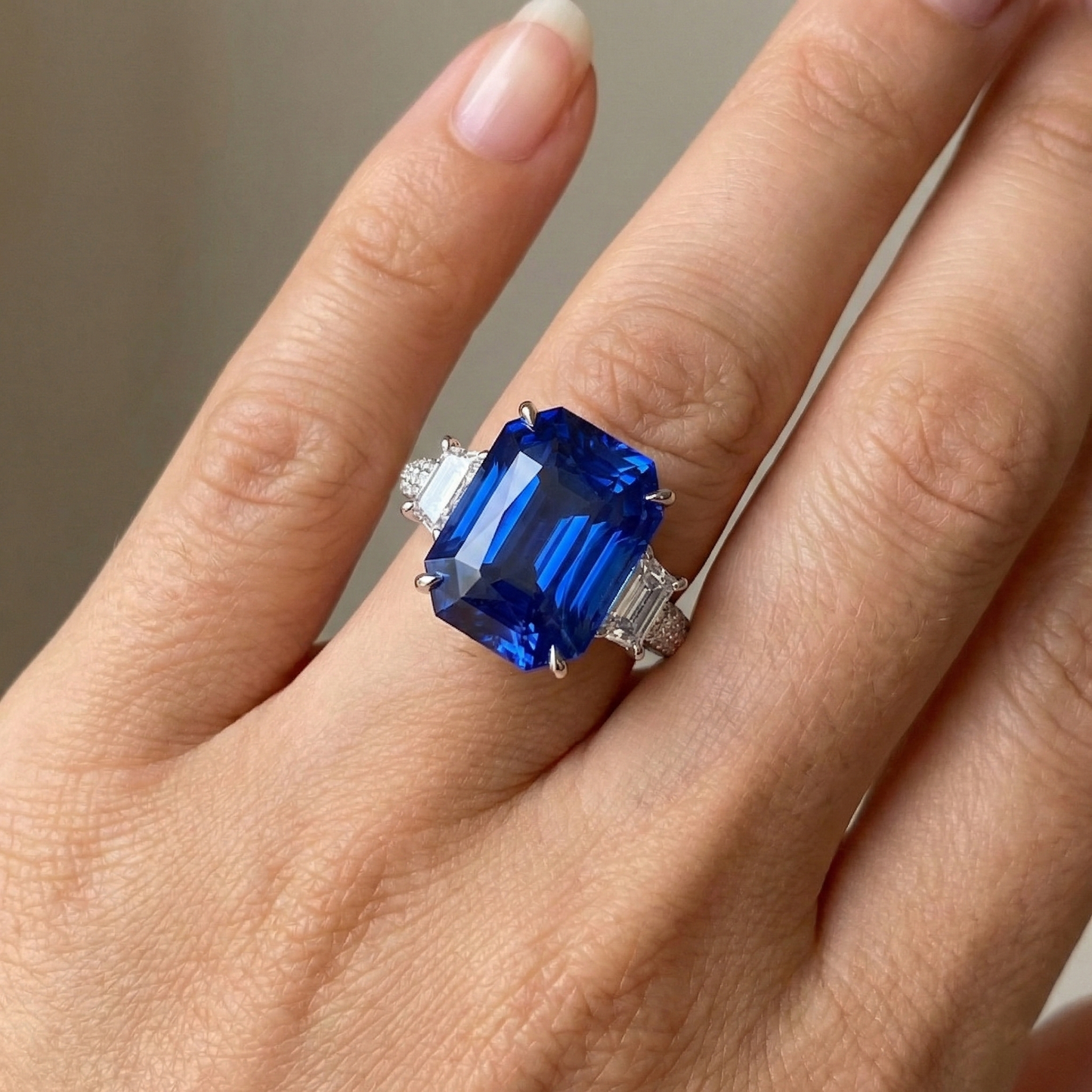 echter round diamant 7.50Karat ring auf Weiß