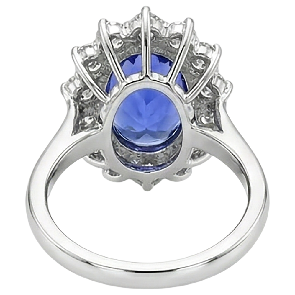 echter oval diamant 2Karat ring auf Weiß