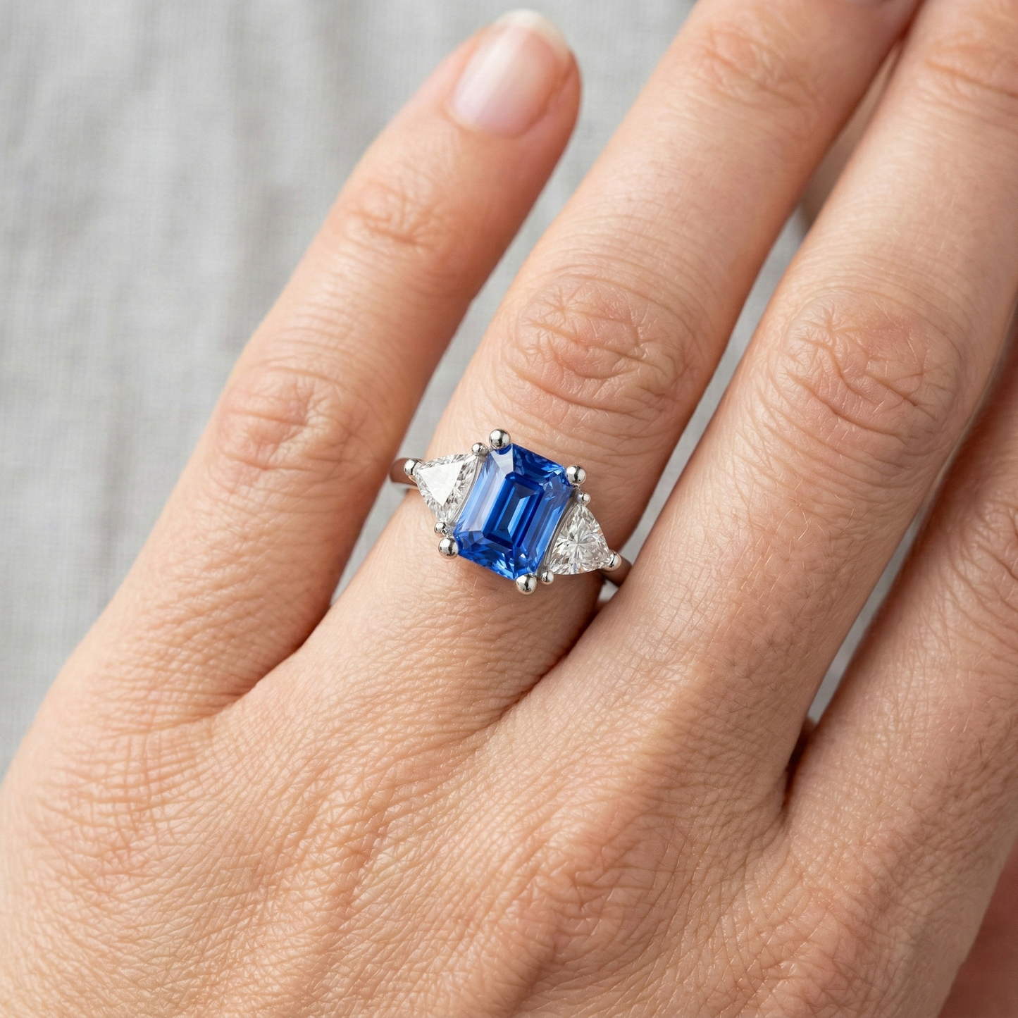 echter trillion diamant 2.50Karat ring auf Weiß
