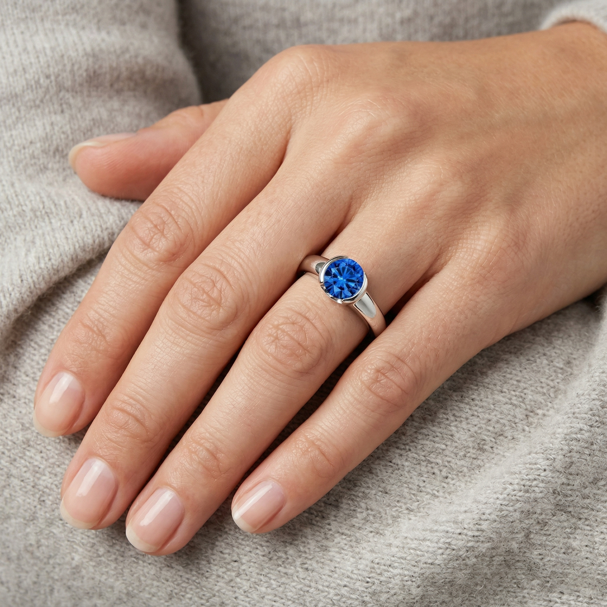 echter round diamant 14Karat ring auf Weiß