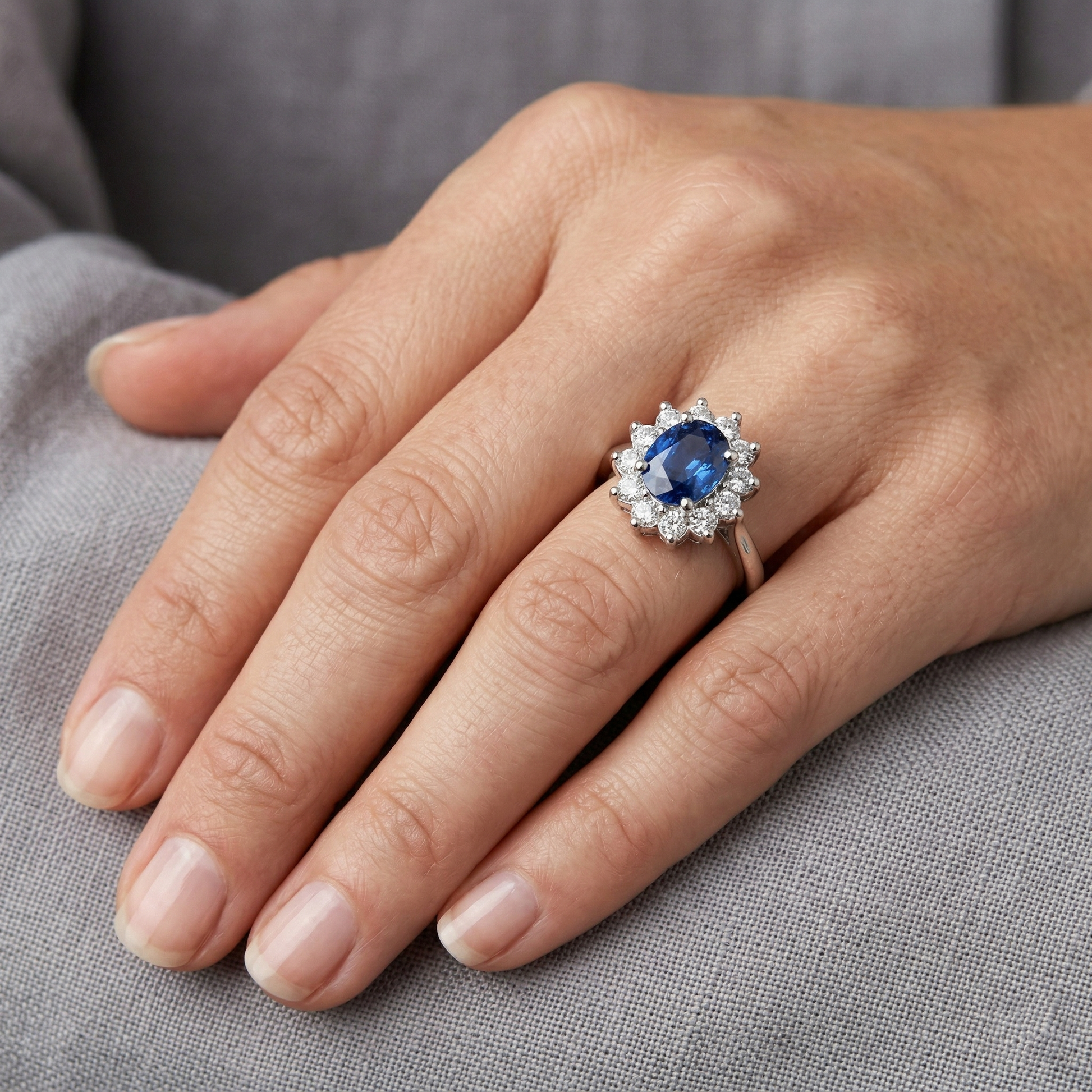 echter oval diamant 3.20Karat ring auf Weiß