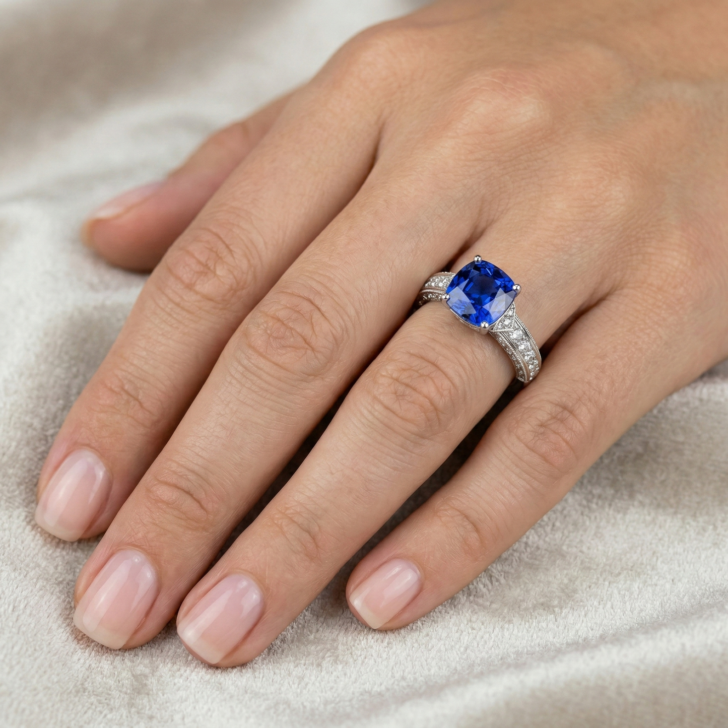 echter oval diamant 3.50Karat ring auf Weiß