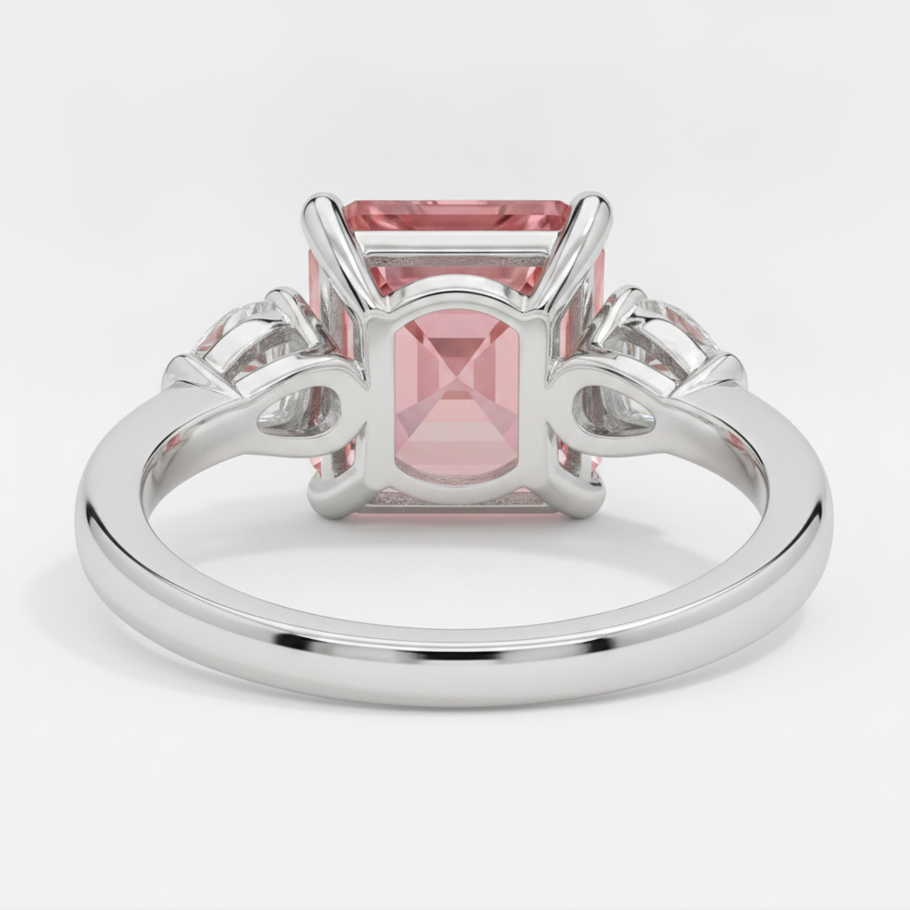 Padparadscha-Saphir-Ring 3,6 Karat, echter Asscher-Schliff und weisse Trillanten, Dreistein-Ring aus Platin