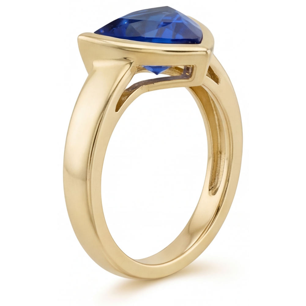 Trillion-Schliff Blauer Saphir Ring in 14 Karat Gelbgold – Seitenansicht
