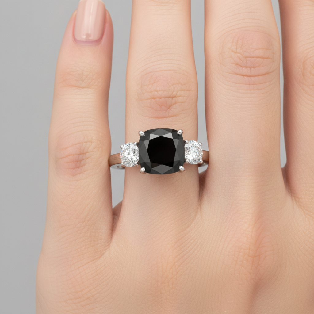 Verlobungsring mit dunklem Diamanten, 6 Karat, echter schwarzer Dreistein im Kissenschliff, 14 Karat Weißgold
