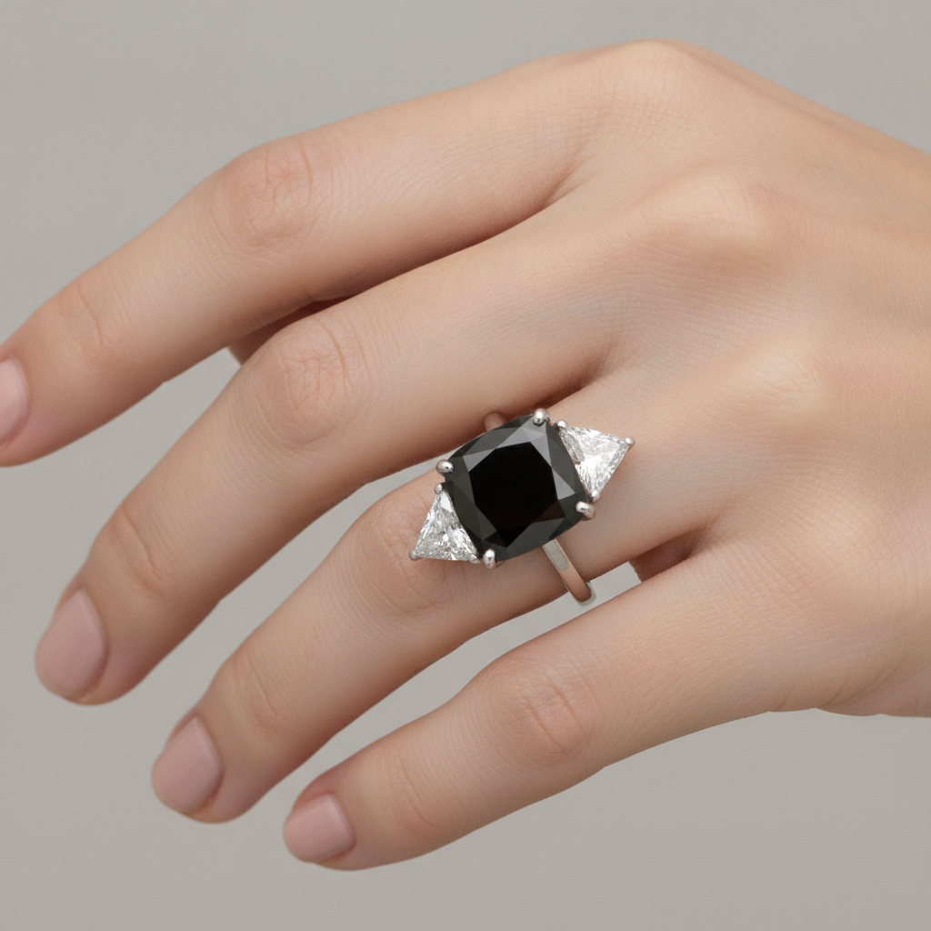 Schwarzer Damen-Verlobungsring 3,6 Karat Echter Diamant im Kissenschliff Trilliant Drei-Stein 14 Karat Weißgold