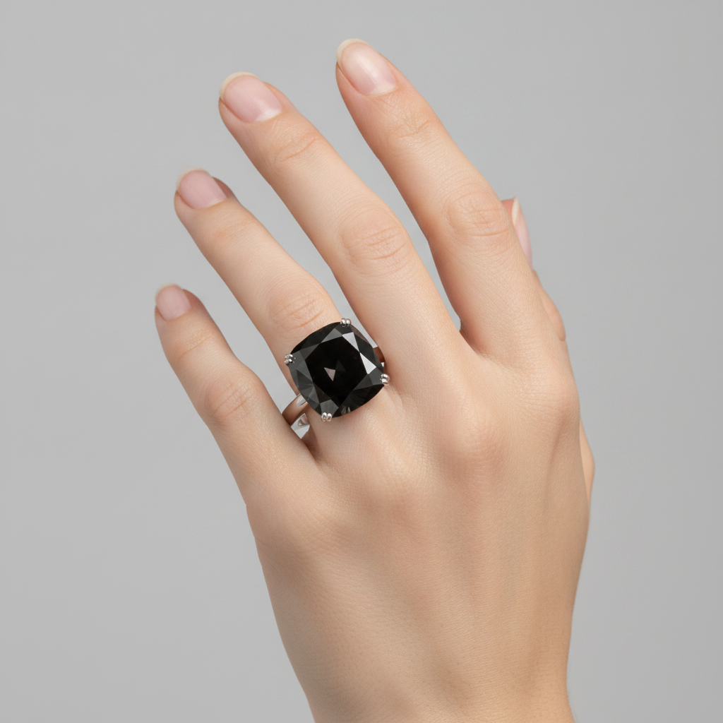 Schwarzer Diamantring 6 Karat Natürlicher Kissen-Solitär 14 Karat Weißgold
