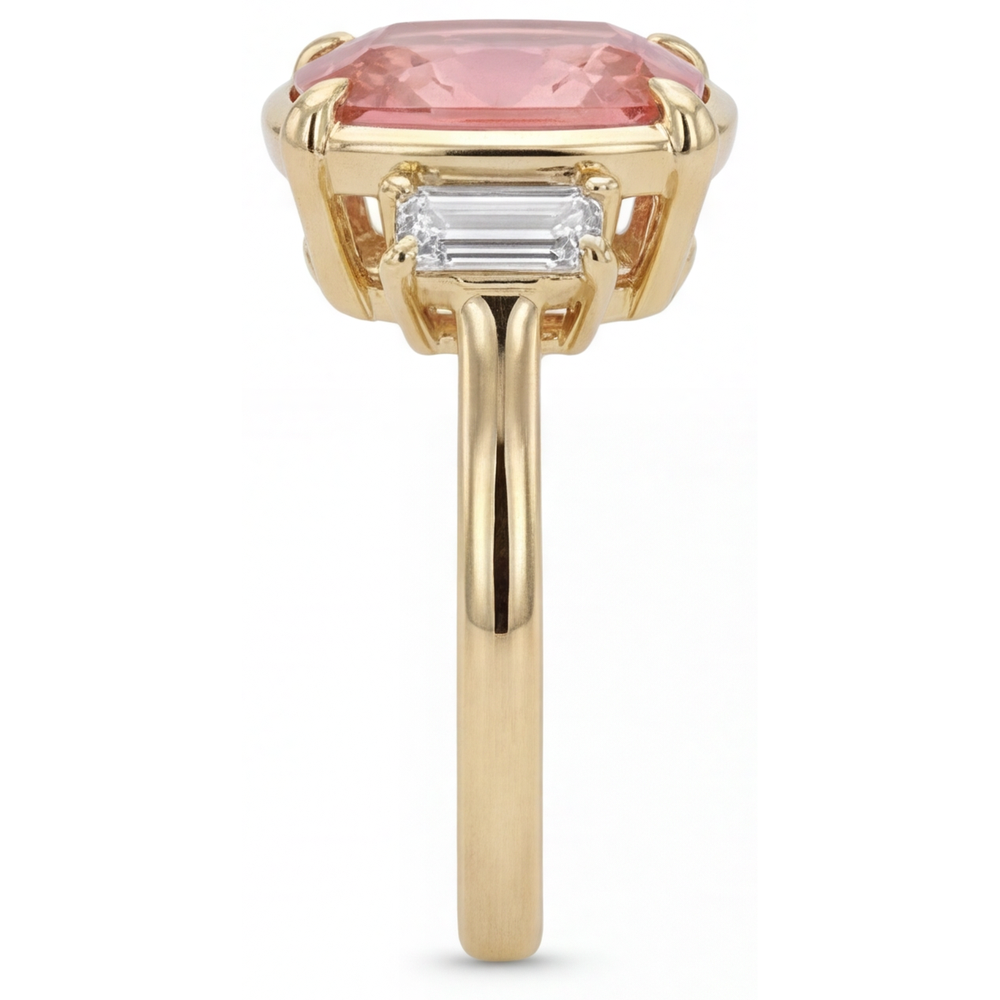 Padparadscha-Saphir- und Diamantring 3,4 Karat, echter Kissenschliff, weisse Baguettes, Dreistein, 14 Karat Gelbgold