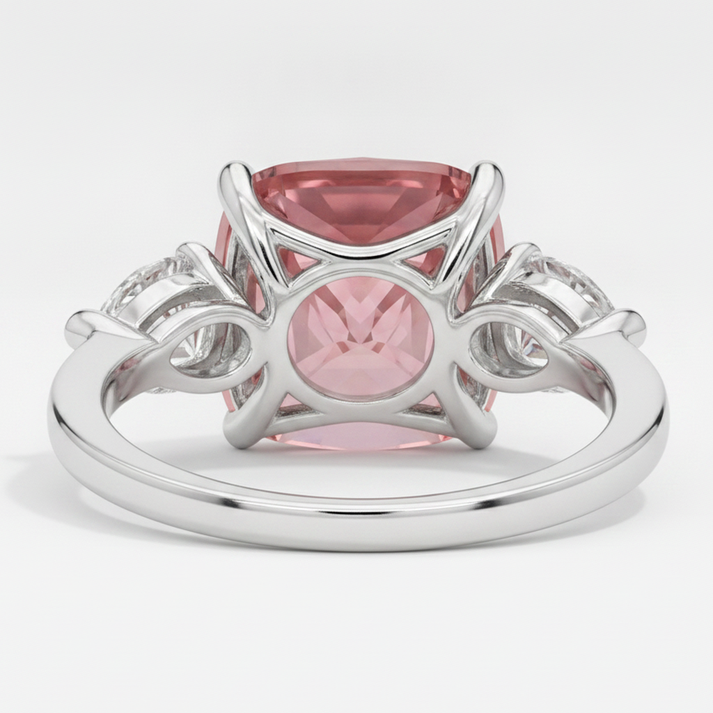 Padparadscha-Saphir-Dreisteinring 3,6 Karat, natürlicher Kissenschliff, Platin