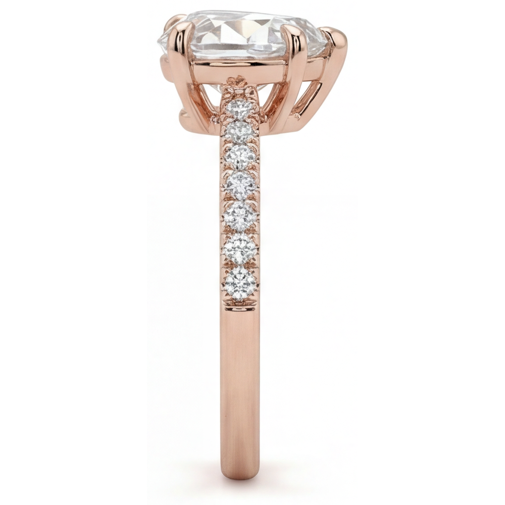 Diamant Herzform Solitär mit Seitensteinen in 14K Roségold – Profilansicht