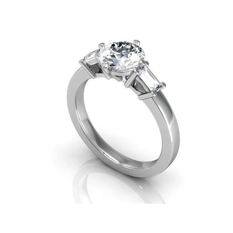 Natürliche Verlobungsring Mit 2.50 Ct Diamanten Und Diamanten im Baguetteschliff Mit 3 Steinen