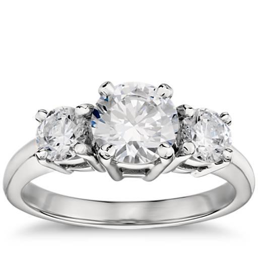 Verlobungsring Mit 2.50 Karat Echte Diamanten im Rundschliff Mit Drei Steinen