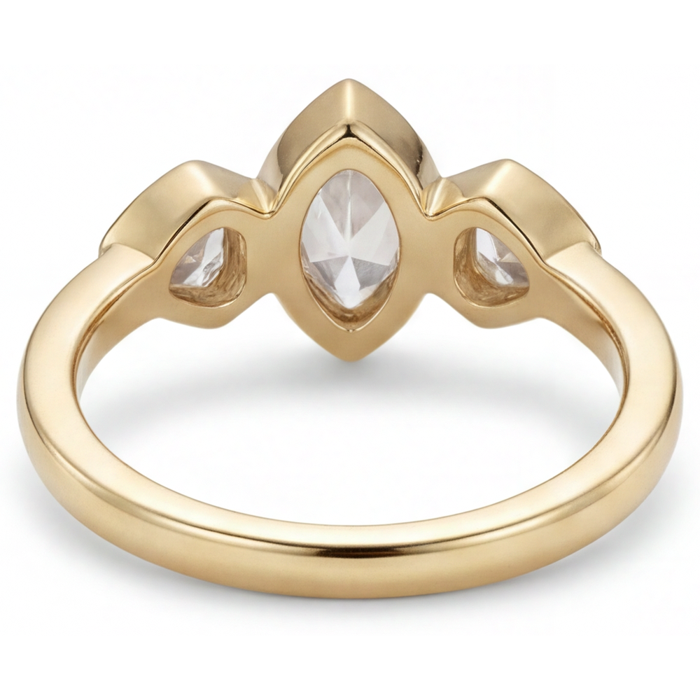 Edler Diamant Marquise Dreisteinring in 14 Karat Gelbgold – Profilansicht
