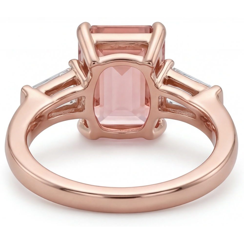 Pfirsich-Saphir-Ring 4,6 Karat, im Labor gezüchteter Padparadscha im Smaragdschliff und weisse Baguettes, Dreistein, 14 Karat Roségold