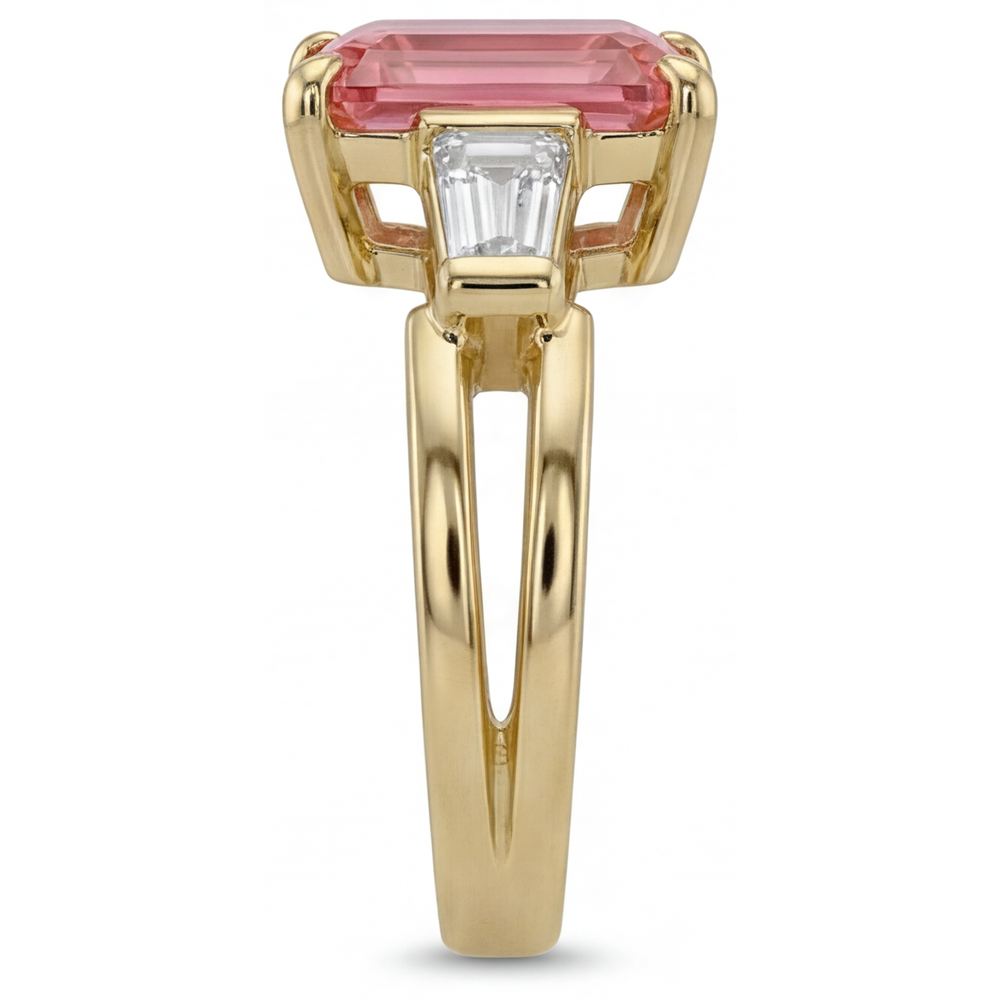 Pfirsich-Saphir-Ring 2,9 Karat, echter Padparadscha im Smaragdschliff und weisse Baguettes, Dreistein-Ring, 14 Karat Gelbgold