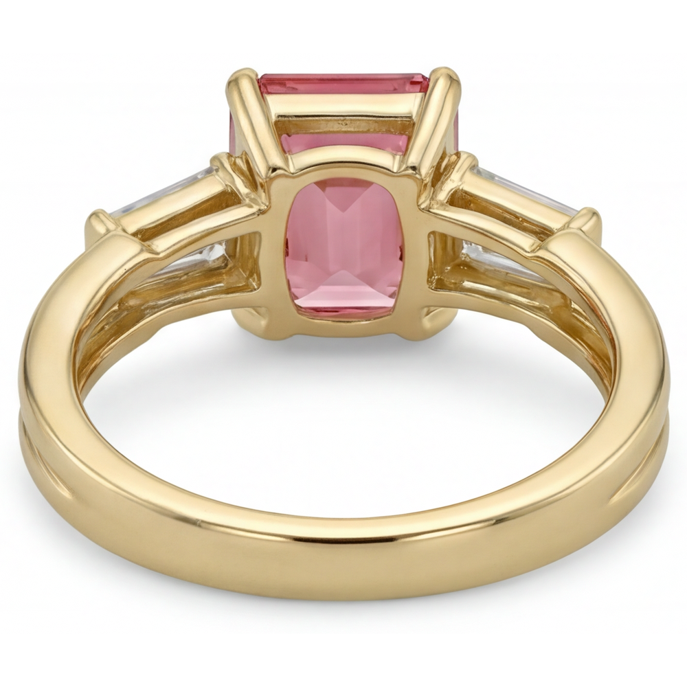Pfirsich-Saphir-Ring 2,9 Karat, echter Padparadscha im Smaragdschliff und weisse Baguettes, Dreistein-Ring, 14 Karat Gelbgold