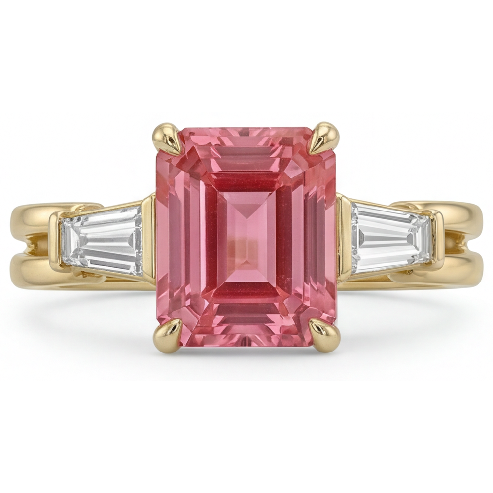 Pfirsich-Saphir-Ring 2,9 Karat, echter Padparadscha im Smaragdschliff und weisse Baguettes, Dreistein-Ring, 14 Karat Gelbgold