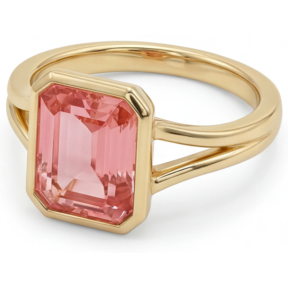 Ring aus 14 Karat Gelbgold mit natürlichem Padparadscha-Pfirsich-Saphir im Smaragdschliff, 3 Karat, Lünette und geteilter Ringschiene