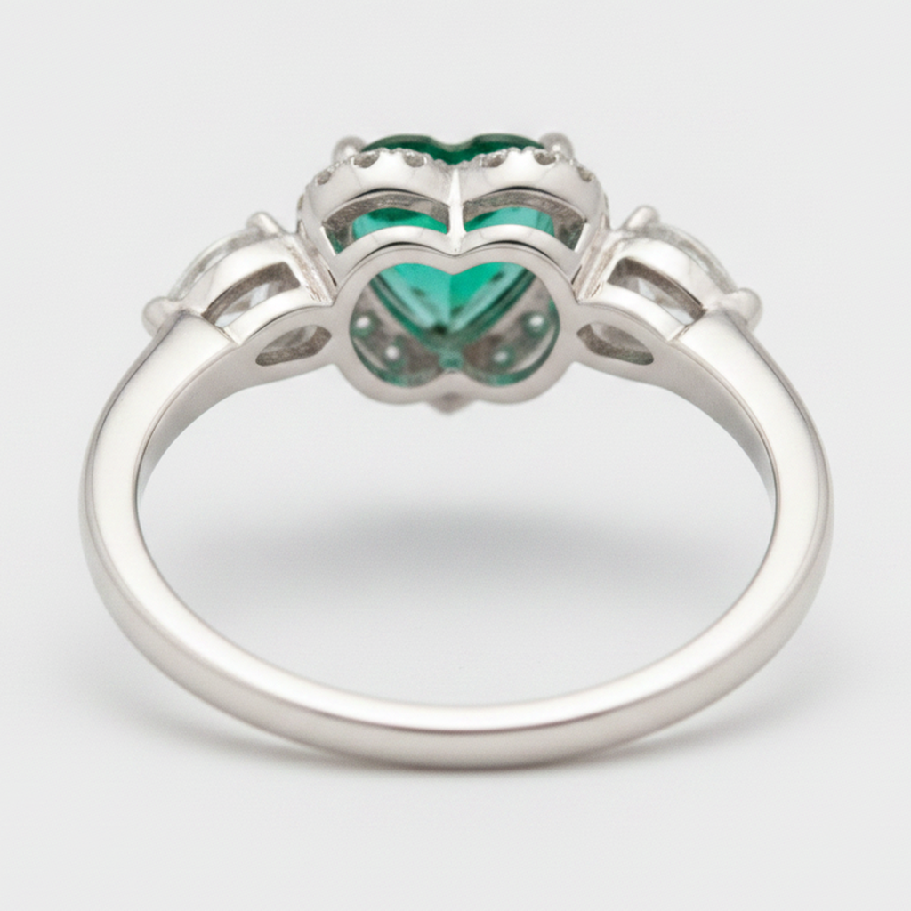 Smaragdring 3,2 Karat Echter Grüner Herzschliff Halo Dreistein Platin