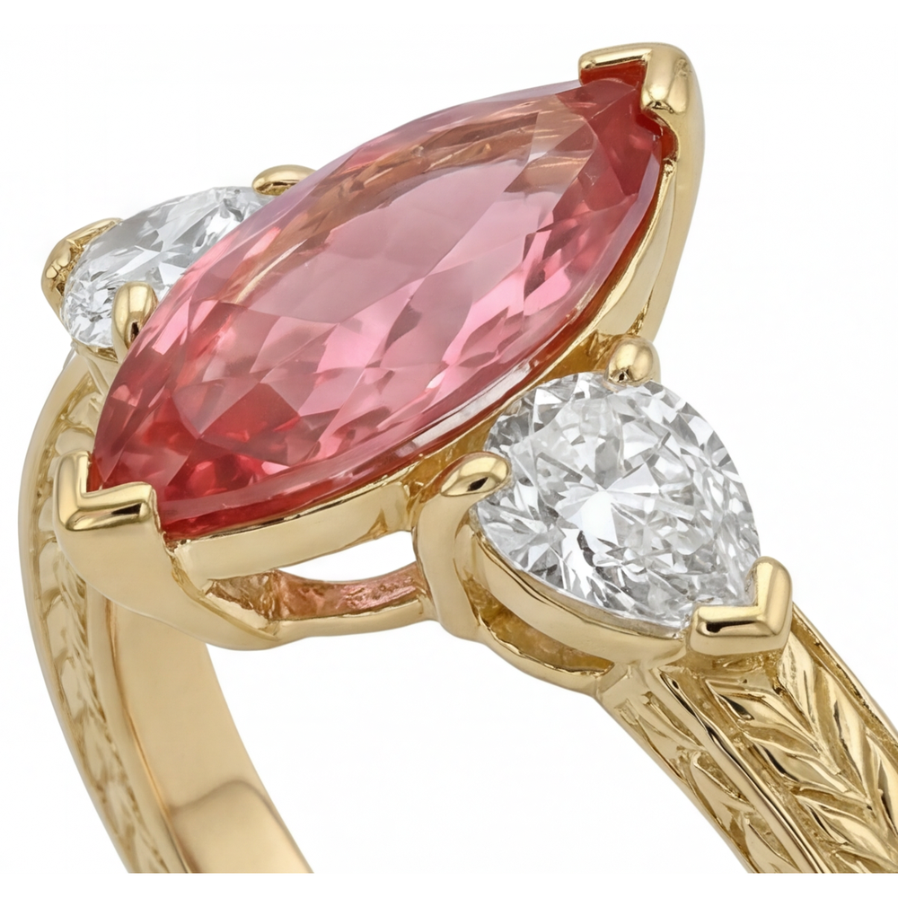 Pfirsichfarbener Padparadscha-Saphir 4,1 Karat, im Labor gezüchtet, Drei-Steine-Ring im Marquise-Schliff, 14 Karat Gelbgold