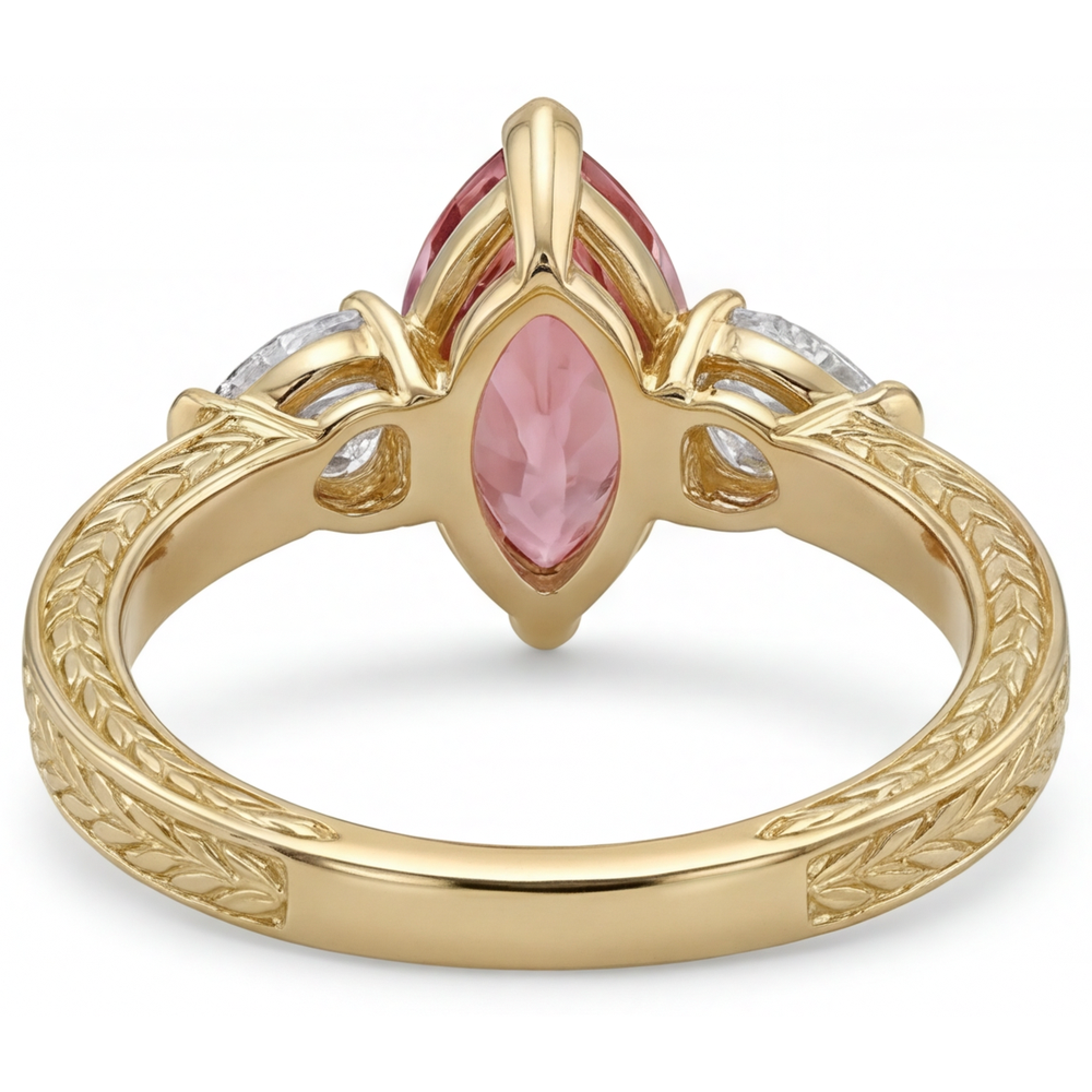 Pfirsichfarbener Padparadscha-Saphir 4,1 Karat, im Labor gezüchtet, Drei-Steine-Ring im Marquise-Schliff, 14 Karat Gelbgold