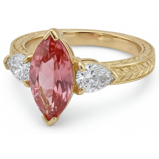 Pfirsichfarbener Padparadscha-Saphir 4,1 Karat, im Labor gezüchtet, Drei-Steine-Ring im Marquise-Schliff, 14 Karat Gelbgold