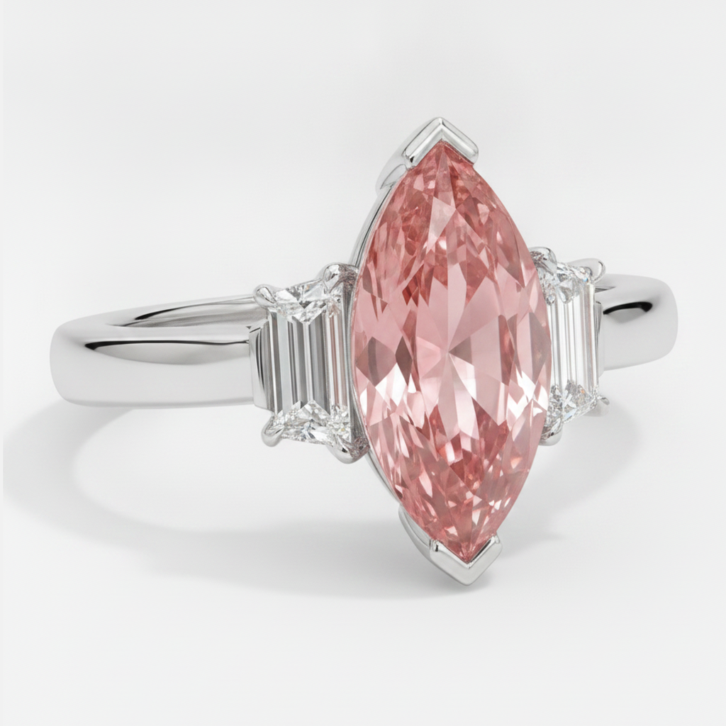 Dreisteinring aus Platin mit echtem 3,1 Karat Pfirsich-Padparadscha-Saphir im Marquise-Schliff und weissen Baguettes