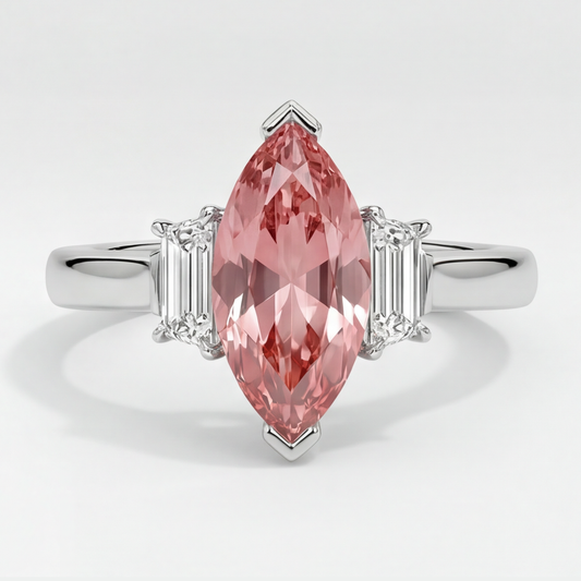 Dreisteinring aus Platin mit echtem 3,1 Karat Pfirsich-Padparadscha-Saphir im Marquise-Schliff und weissen Baguettes