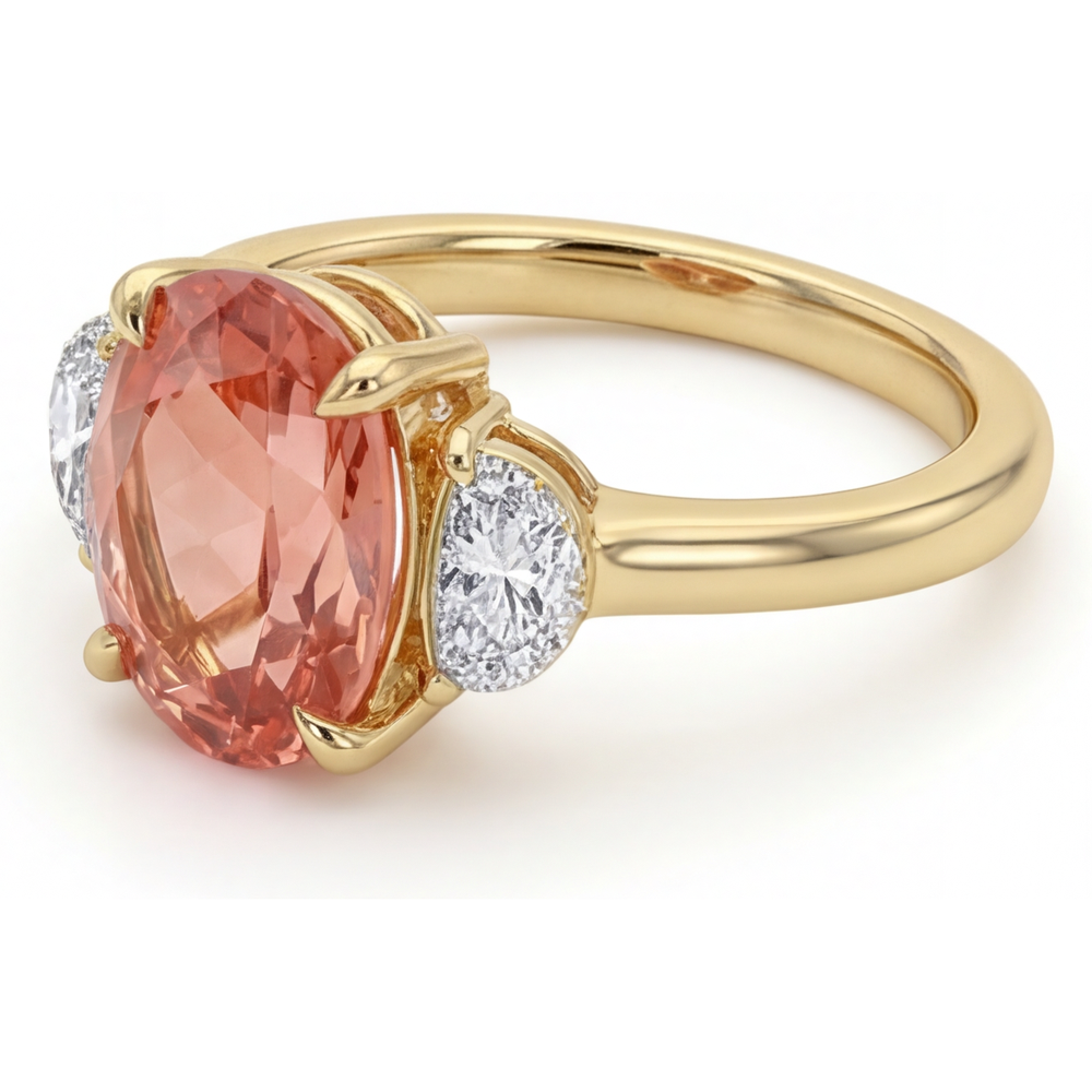 Dreisteinring aus 14 Karat Gelbgold mit echtem ovalem Pfirsich-Padparadscha-Saphir 2,9 Karat und weissen Halbmonden