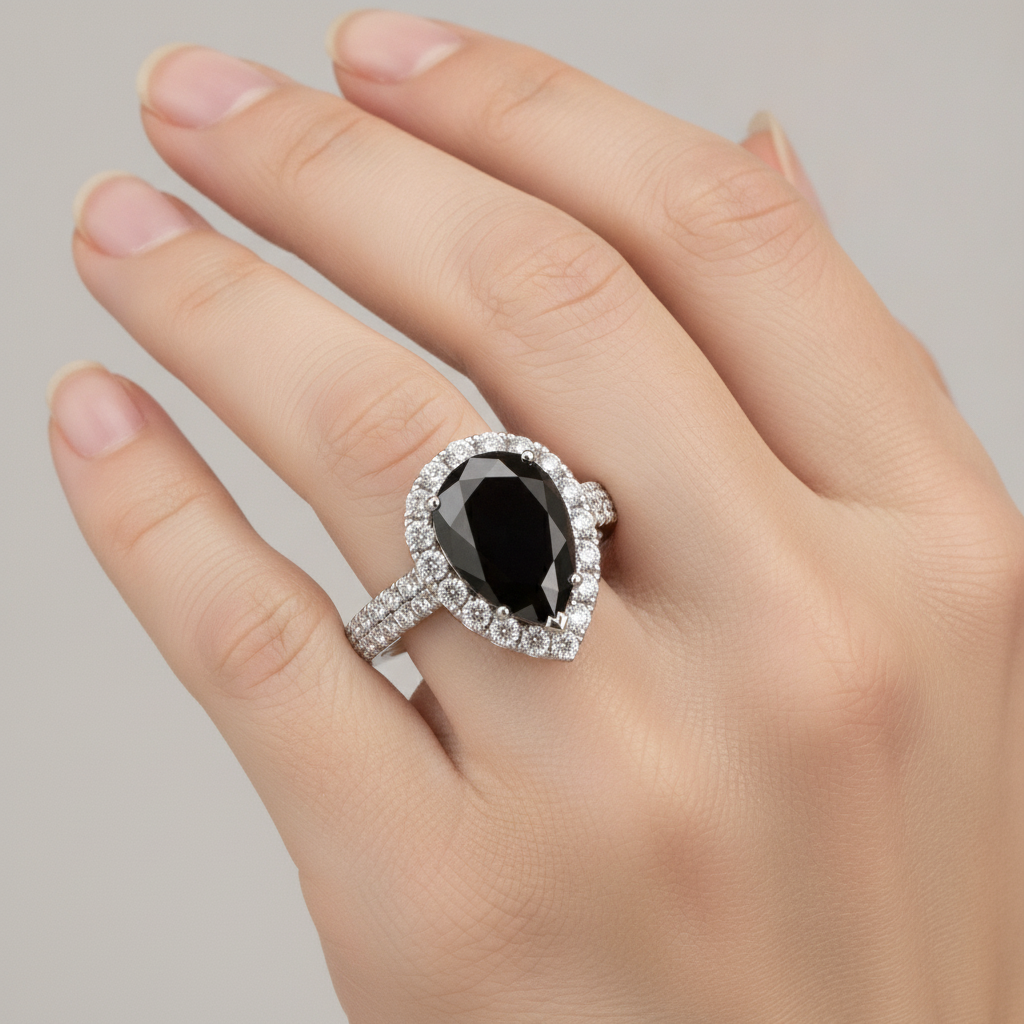 Schwarzer Diamantring 6 Karat Natürlicher Tropfen Halo 14 Karat Weißgold