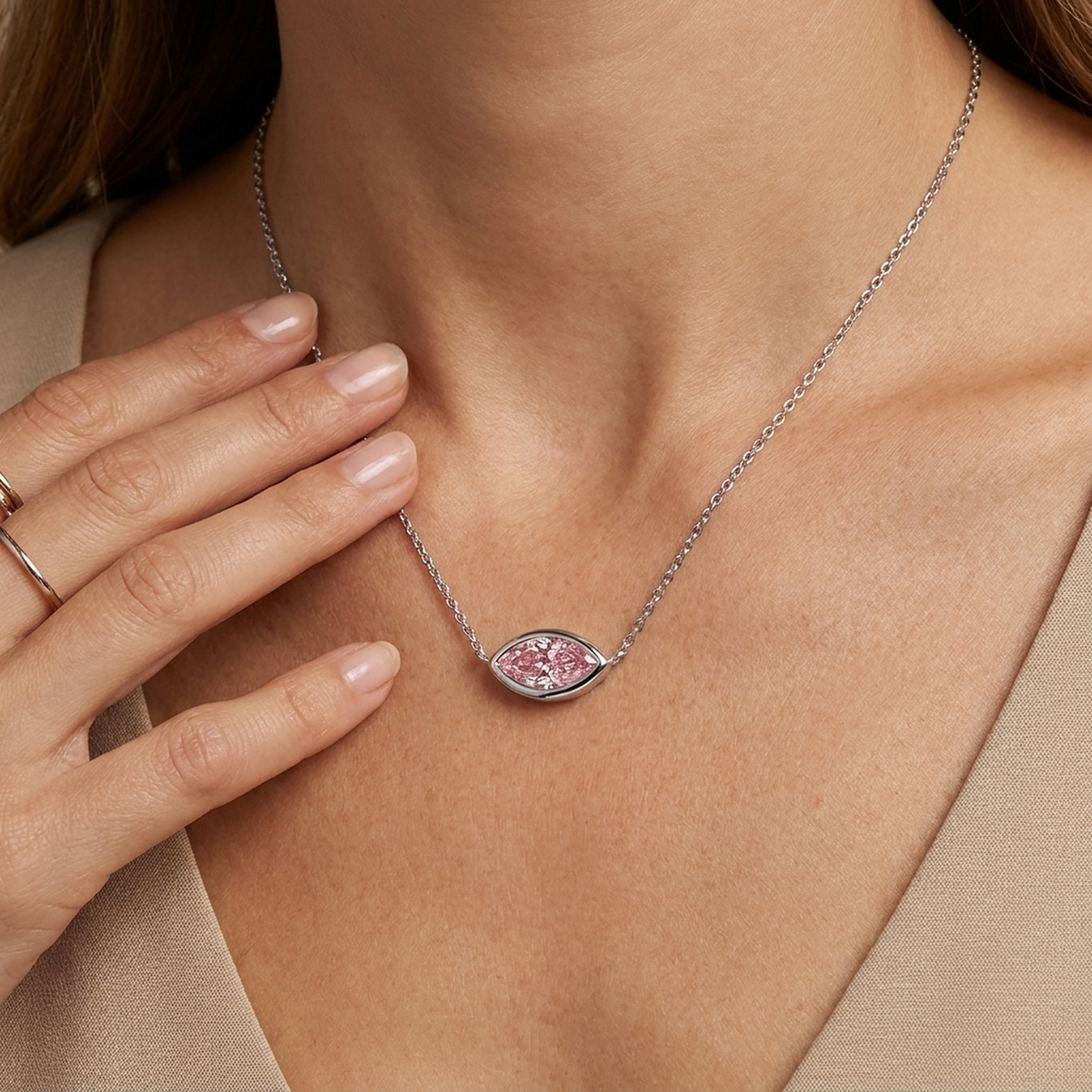 Halskette mit rosa Diamant im Marquise-Schliff, 2 Karat