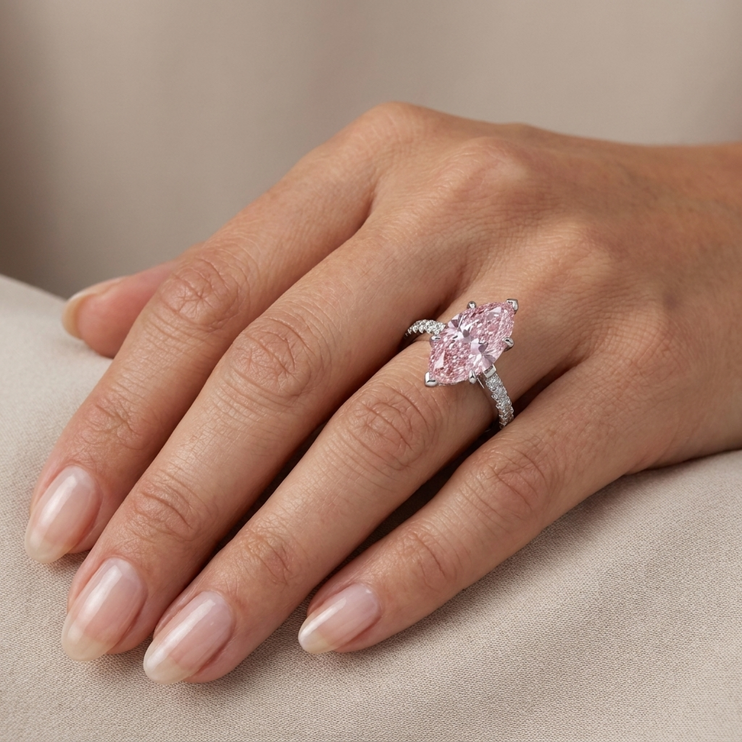 Rosa Diamantring 2,1 Karat Marquise-Schliff