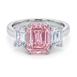 Ring mit rosa Diamant im Smaragdschliff, 4 Karat