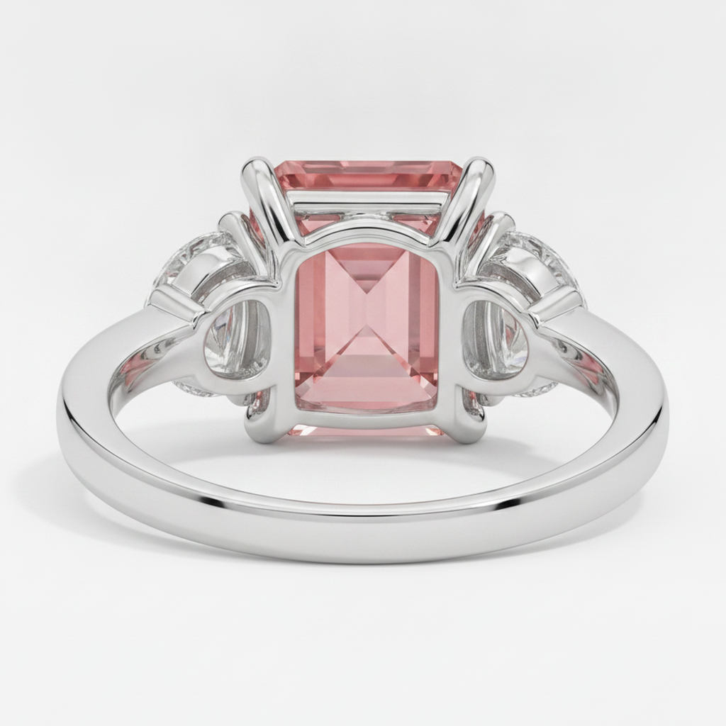 Padparadscha-Saphir-Dreistein-Ring, 3,6 Karat, natürlicher Radiant-Schliff und weisse Halbmonde, Platin