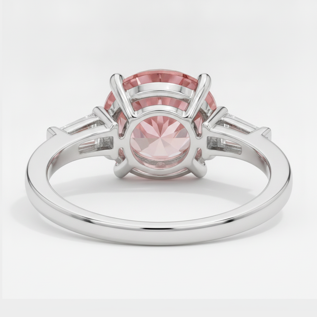 Dreistein-Ring aus Platin mit echtem runden Padparadscha-Saphir 3,1 Karat und weissen Baguettes
