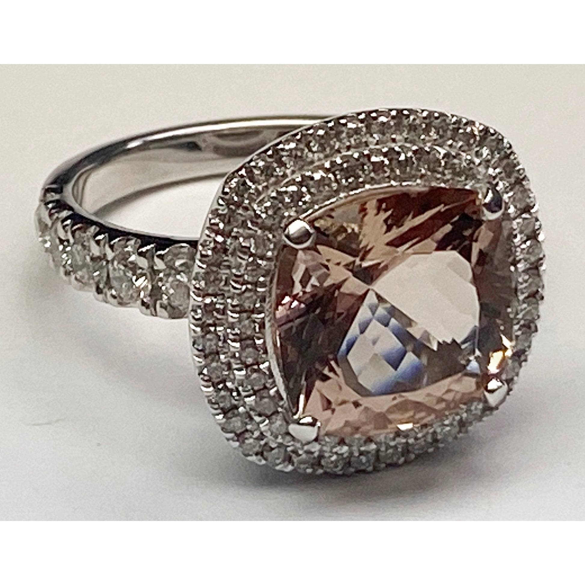 Kissen Morganit Diamant Ring