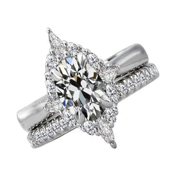 Goldener Halo-Verlobungsring, Besetzt Mit Einem Ovalen Alteuropäischen Natürliche Diamanten Von 7 Karat