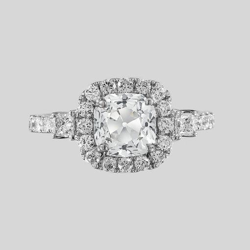 Halo kissenförmiger Ring Alter Bergmann Natürliche Diamants 3 Karat 3 Stone Style