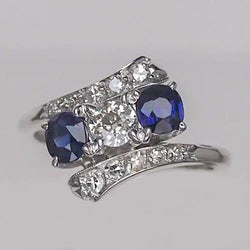 Verlobungsring mit Natürlich Runddiamant und blauem Saphir im Altschliff, 4 Karat