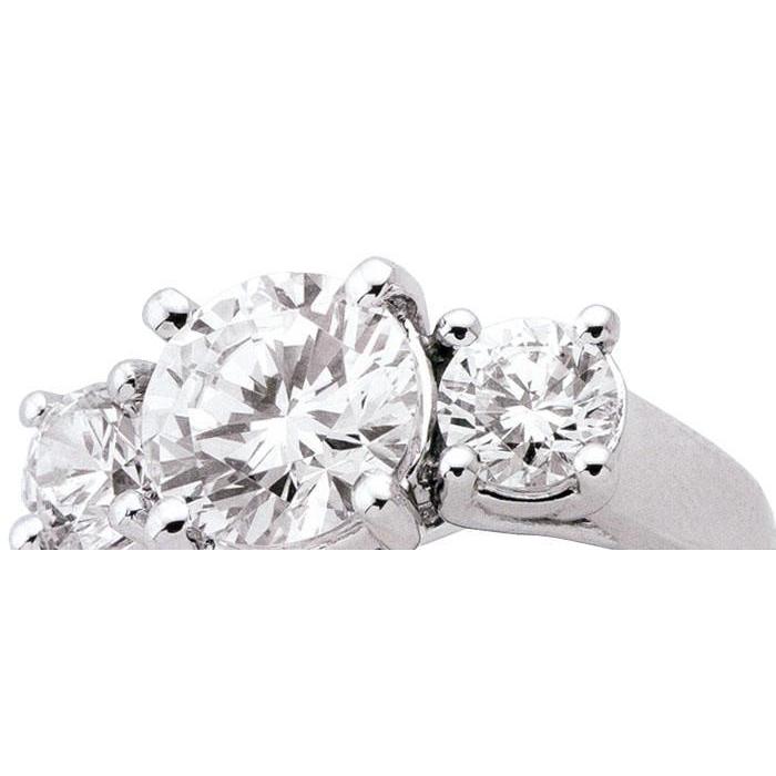 3 Karat Drei-Stein-Verlobungsring mit rundem Diamant