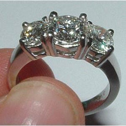 4,01 ct. Weißgold-Diamant-Verlobungsring mit drei Steinen