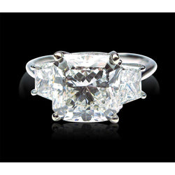 7 Karat strahlender & trapezförmiger Diamant-Drei-Stein-Ring