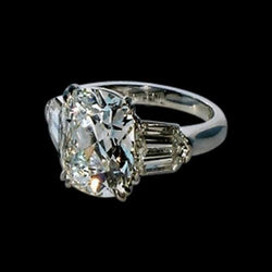 Damen Kissen & Baguette Diamant 1,91 Ct. Ring aus Weißgold mit drei Steinen