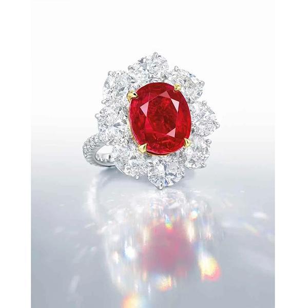 Roter Rubin im Ovalschliff mit rundem Diamantring 4,50 Karat Gold 14K - harrychadent.ch