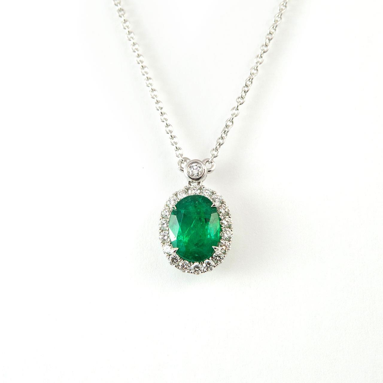 7,50 ct. Halskette mit grünem Smaragd und Diamant-Edelstein-Anhänger