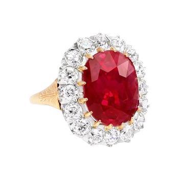 4.70 ct Oval Rubin mit Diamanten Ring Zweifarbiges Gold 14K