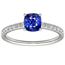Gold-Solitär-Saphirring im Kissenschliff und Diamanten in Pavé-Fassung 3 Karat